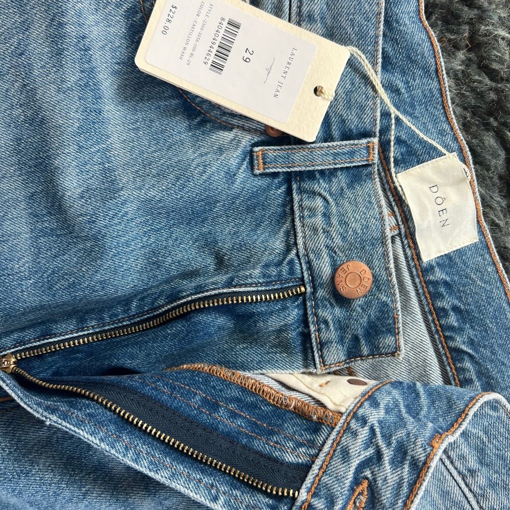 Doen Straight-Leg Jeans in Light Blue Wash - Picture 5 of 9